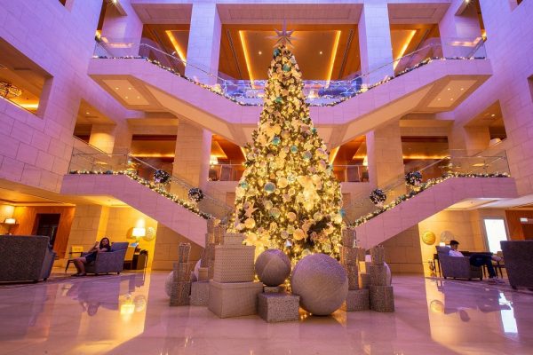 فندق الريتز-كارلتون، مركز دبي المالي العالمي يستعدّ لاستقبال موسم الأعياد