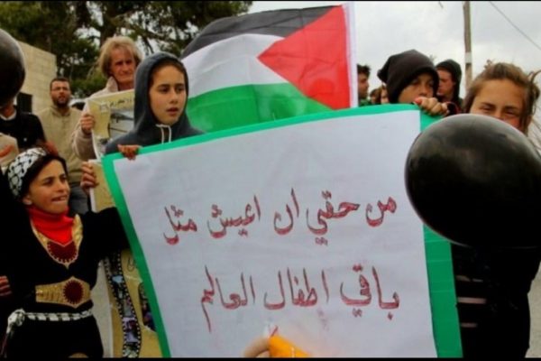 في يوم الطفل الفلسطيني..ملامح الطفولة انقرضت في فلسطين