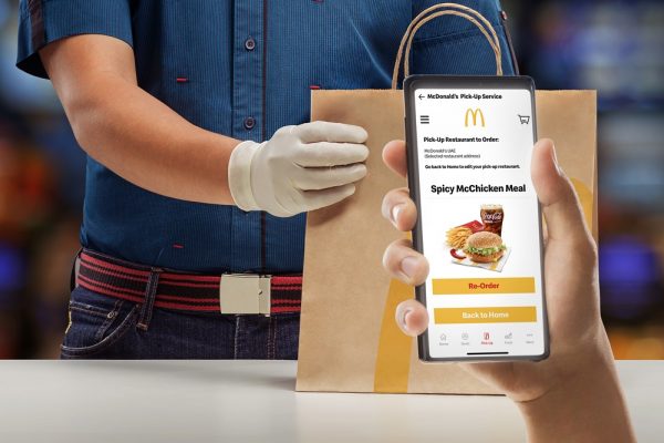 ماكدونالدز تطلق خدمة “استلام الطلب” من المطعم