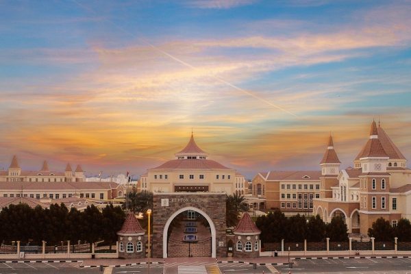 “مدرسة ريبتون دبي” تحقق أفضل النتائج بشهادة الثانوية العامة البريطانية