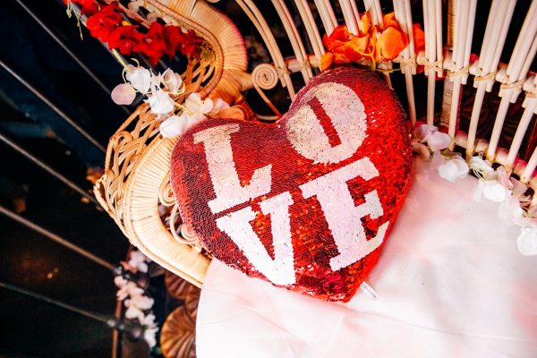 مطعم هوتيل كارتاخينا يُقدّم كرنفال عيد الحب “وايلد فور يو”