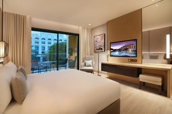 فندق العين روتانا يعيد تعريف مفهوم الضيافة الحديثة في الإمارات