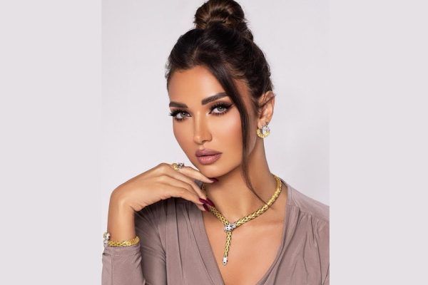 هبة حيدري ملكة جمال المذيعات العرب لعام 2023