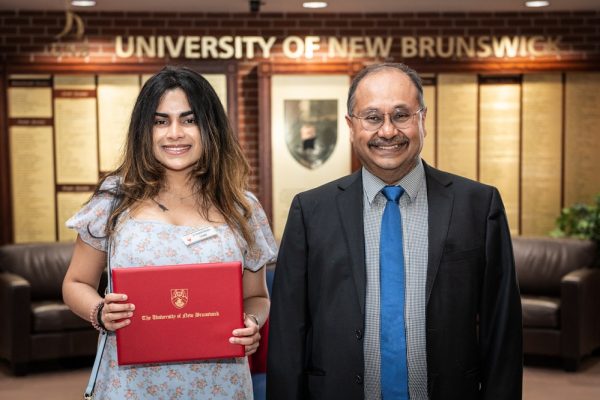 حصول طالبة من الجامعة الكندية دبي على تكريم دولي