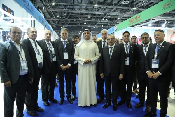 بطي سعيد الكندي نائب رئيس مركز دبي التجاري العالمي يفتتح معرض ” براندز أوف إنديا “