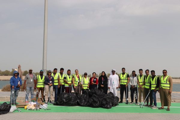 ” حديقة الإمارات للحيوانات” تتعاون مع بلدية أبوظبي في حملة لتنظيف شاطئ الباهية